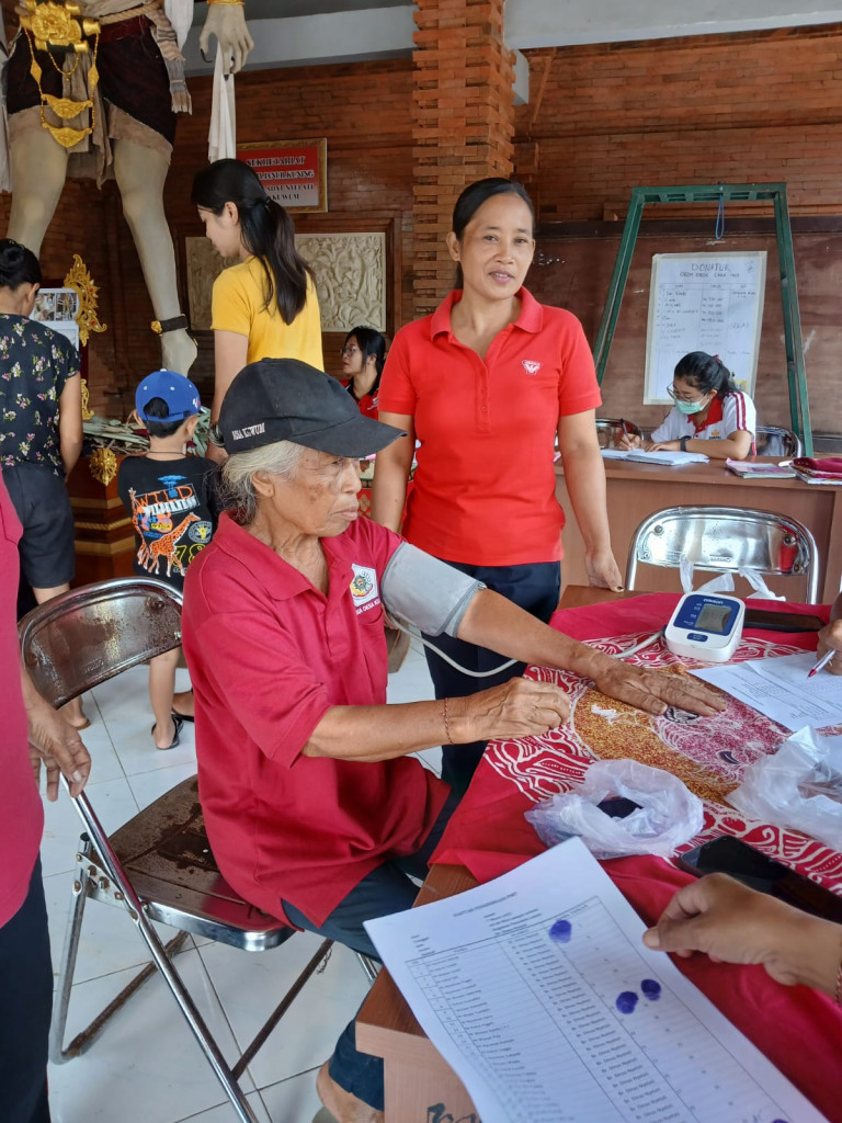 Pelaksanaan Kegiatan Posyandu Balita , Lansia dan BKB bulan Oktober di Banjar Dinas Nyelati Desa Kuwum